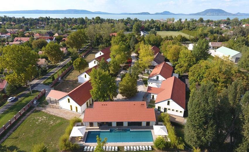 Hubertus Hof Landhotel Balatonfenyves Exterior photo